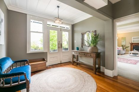 Photo of property in 2 Gillean Street, Havelock North, 4130