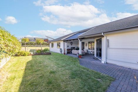 Photo of property in 27 Kinder Street, Acacia Bay, Taupo, 3330