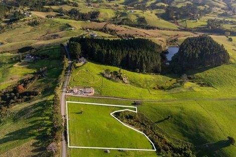 Photo of property in 88 Valley Road, Waitoki, 0871