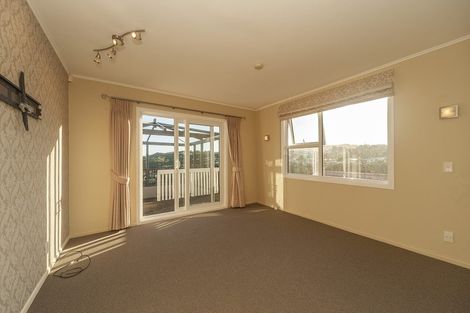 Photo of property in 46 Cypress Drive, Maungaraki, Lower Hutt, 5010