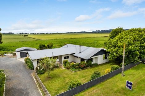 Photo of property in 178 Waikawa Beach Road, Manakau, Levin, 5573
