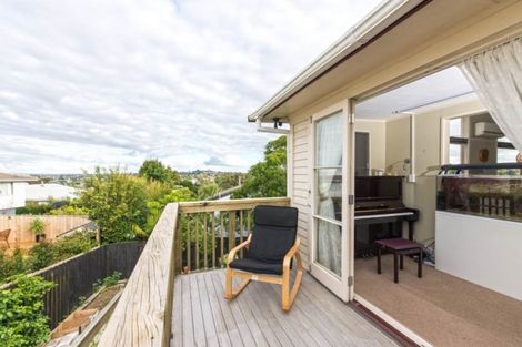 Photo of property in 1/156 Carlisle Road, Northcross, Auckland, 0632