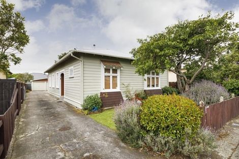 Photo of property in 9 Oxford Street, Hokowhitu, Palmerston North, 4410