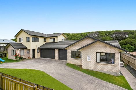 Photo of property in 12 Mediterranean Way, Goodwood Heights, Auckland, 2105