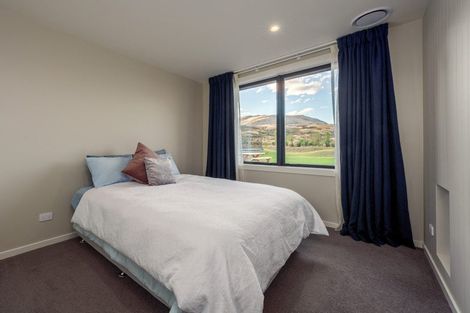 Photo of property in 16 Runholder Rise, Jacks Point, 9371