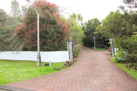 Photo of property in 14 Atarua Gardens, Waiatarua, Auckland, 0604