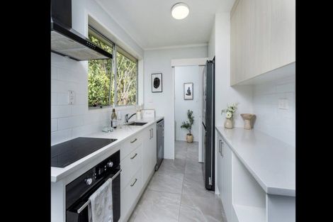 Photo of property in 2/7 Malters Place, Browns Bay, Auckland, 0630