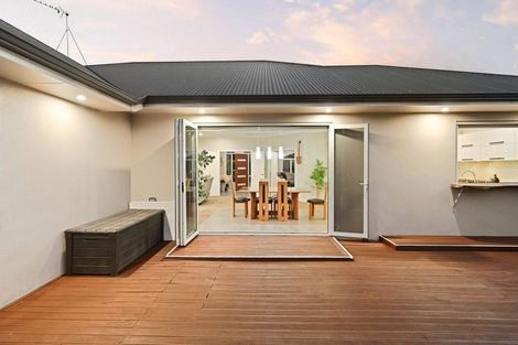 Photo of property in 22 Gibbston Close, Huntington, Hamilton, 3210