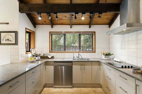 Photo of property in 5 Totara Grove, Hillcrest, Auckland, 0627