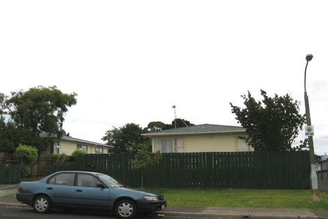 Photo of property in 96 Lauderdale Road, Birkdale, Auckland, 0626