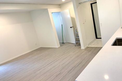 Photo of property in 4 Easter Parade, Glen Eden, Auckland, 0602