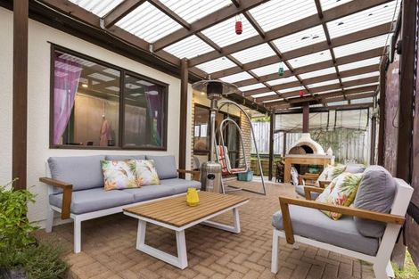 Photo of property in 64 Black Teal Close, Unsworth Heights, Auckland, 0632