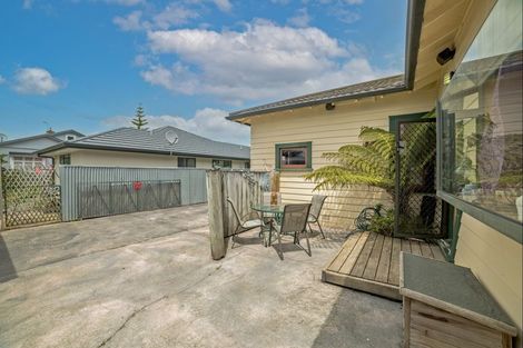 Photo of property in 37 Shamrock Street, Takaro, Palmerston North, 4412