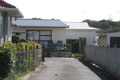 Photo of property in 1/25 Barrys Road, Glendene, Auckland, 0602