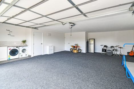 Photo of property in 25 Village Way, Ardmore, Papakura, 2582