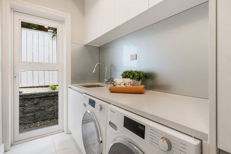 Photo of property in 32 Rahui Road, Greenhithe, Auckland, 0632