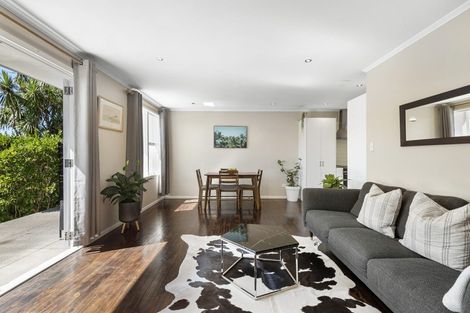 Photo of property in 1/39 St Peters Street, Northcote, Auckland, 0627