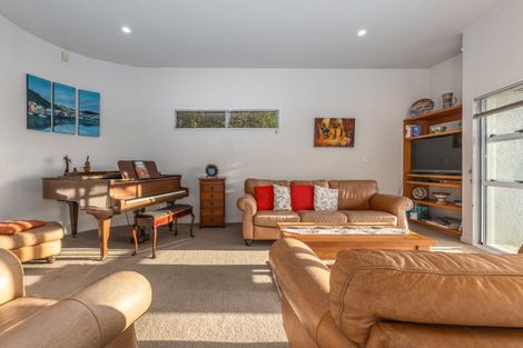 Photo of property in 32 Paremata Crescent, Paremata, Porirua, 5024