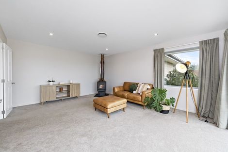 Photo of property in 36 Whitcombe Place, Darfield, 7571