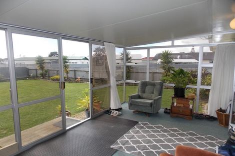 Photo of property in 31 Hillcrest Drive, Kelvin Grove, Palmerston North, 4414