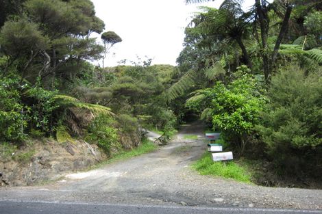 Photo of property in 133 Piha Road, Piha, 0772