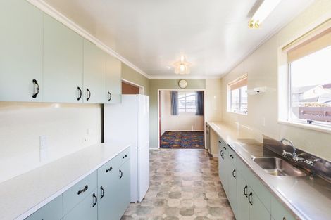 Photo of property in 11 Cecil Place, Cloverlea, Palmerston North, 4412