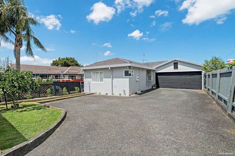 Photo of property in 2/296 Wairau Road, Glenfield, Auckland, 0629