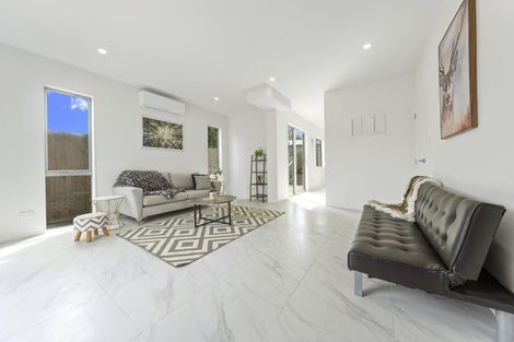 Photo of property in 298e Sunset Road, Windsor Park, Auckland, 0632