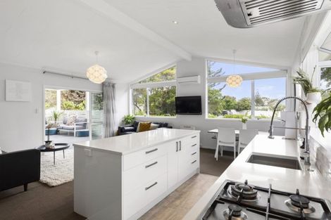 Photo of property in 22 Ashcroft Avenue, Mangere Bridge, Auckland, 2022