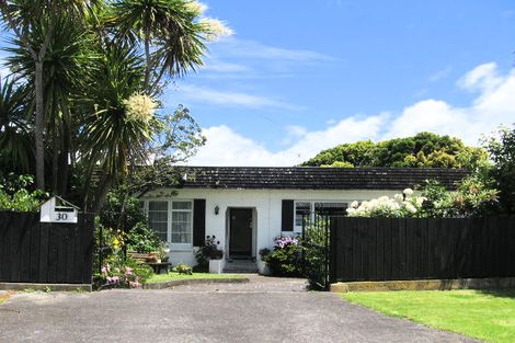 Photo of property in 30 Peverill Crescent, Papatoetoe, Auckland, 2025