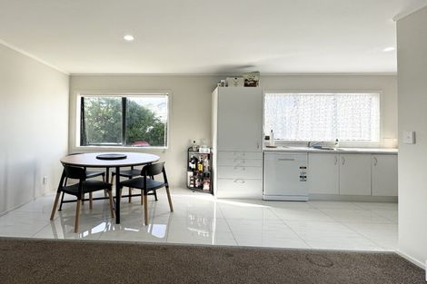 Photo of property in 1/5 John Jennings Drive, Oteha, Auckland, 0632