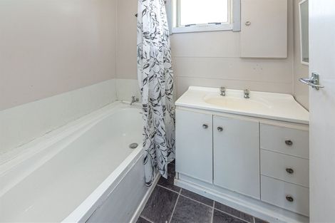 Photo of property in 30 Weraroa Road, Waverley, 4510