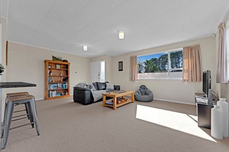 Photo of property in 47 Claverdon Drive, Massey, Auckland, 0614