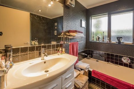 Photo of property in 9 Graham Street, Levin, 5510