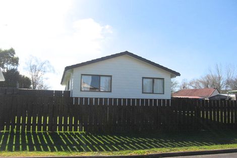 Photo of property in 16 Tilbrook Place, Papakura, 2110