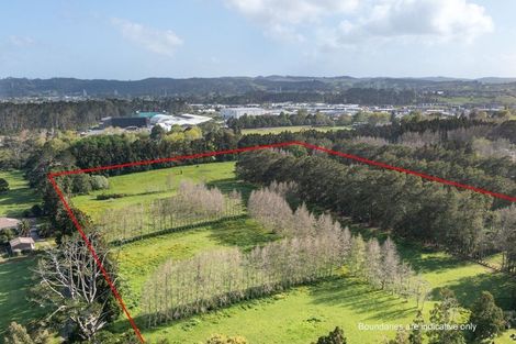 Photo of property in 870 Waitakere Road, Kumeu, 0891