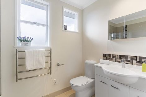 Photo of property in 1/1 Cooper Place, Papakura, 2110