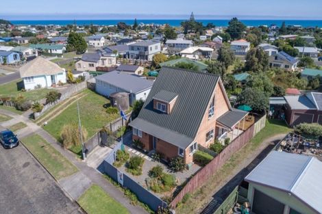 Photo of property in 6 Taonui Street, Waitarere Beach, Levin, 5510