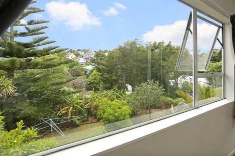 Photo of property in 90 Sunnyside Road, Sunnyvale, Auckland, 0612