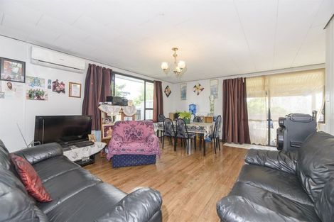 Photo of property in 1/12 Cameron Place, Ranui, Auckland, 0612