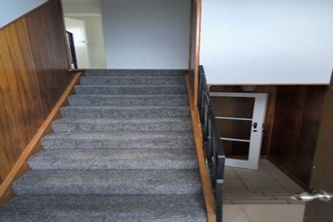 Photo of property in 327 Wairau Road, Totara Vale, Auckland, 0627