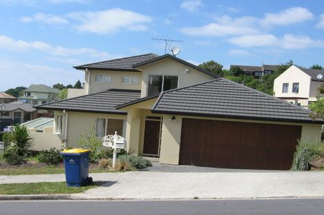 Photo of property in 8 Greenleaf Way, Northcross, Auckland, 0630