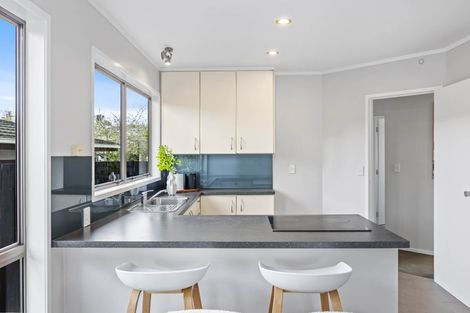 Photo of property in 34 Beechdale Crescent, Pakuranga Heights, Auckland, 2010