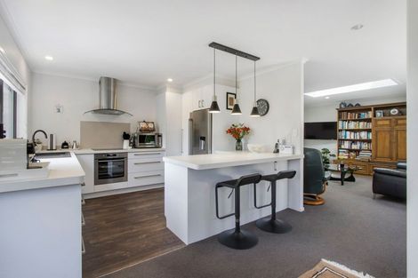 Photo of property in 10 Tranquil Grove, Omokoroa, 3114