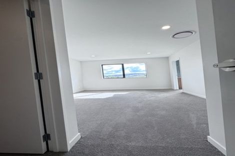 Photo of property in 130 Skulander Crescent, Orewa, 0931