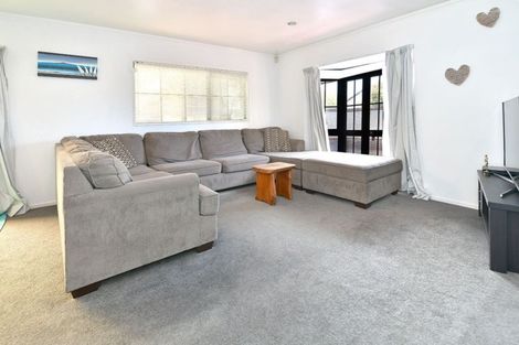 Photo of property in 37 Bay Street, Red Beach, 0932