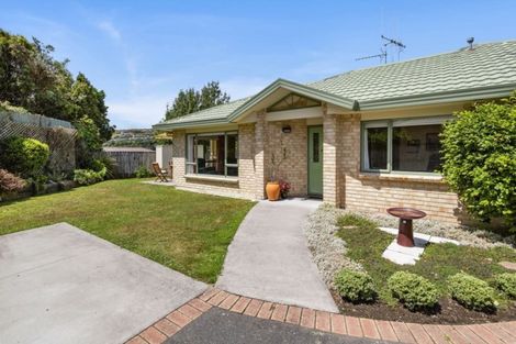 Photo of property in 1c Kereru Bend, Tawa, Wellington, 5028