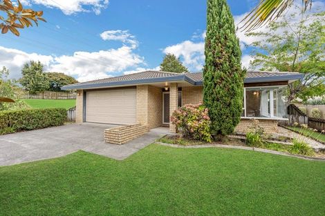 Photo of property in 8 Vanderbilt Parade, Albany, Auckland, 0632