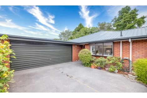 Photo of property in 2/215 Memorial Avenue, Burnside, Christchurch, 8053