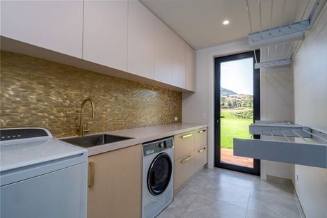 Photo of property in 16 Runholder Rise, Jacks Point, 9371